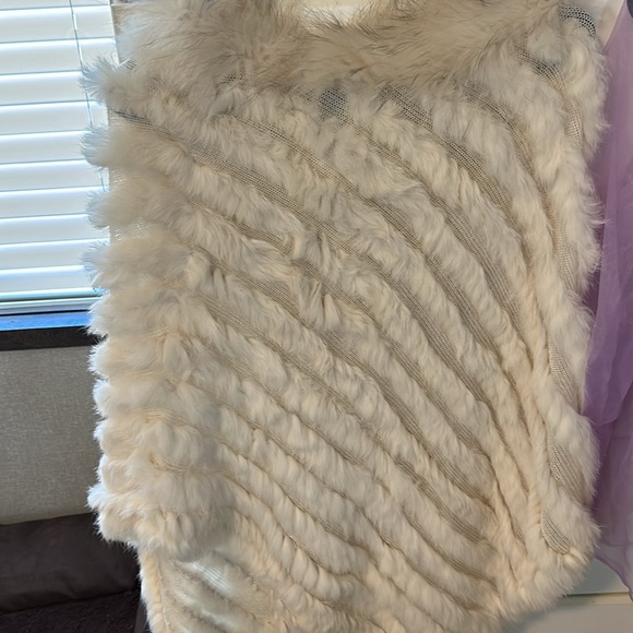 Rabbit fur knit poncho cape - Picture 4 of 4
